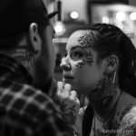 тату на лице - A jeweler admires the girls face tattoo while she sh bf a a bd efbaeb _1 - 261223 tatufoto.com 014