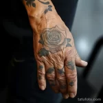 Татуировка у старого человека - Aged hand with a small detailed rose tattoo style ebecc da bd aefbbe _1_2 - 110124 tatufoto.com 006