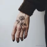 Татуировка у старого человека - Aged hand with a small detailed rose tattoo style ebecc da bd aefbbe _1_2_3 - 110124 tatufoto.com 007