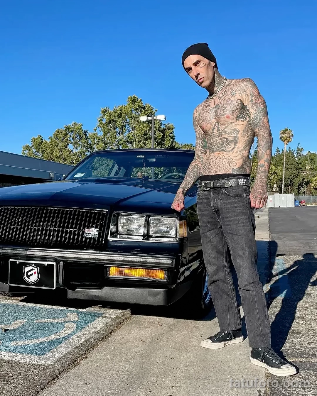 Трэвис Баркер из Blink-182 сделал новую татуировку на голове - фото для tatufoto.com 4