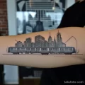 Фото тату про метро - A tattoo that merges a subway train with city skyscr cde a bf addf _1_2 - 080124 tatufoto.com 008