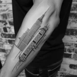 Фото тату про метро - A tattoo that merges a subway train with city skyscr efa a d bfc ceafc _1_2_3 - 080124 tatufoto.com 012