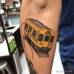 Фото тату про метро - Cartoon style subway car tattoo style raw styli dfcc cbf fa bf efae _1 - 080124 tatufoto.com 014