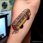 Фото тату про метро - Cartoon style subway car tattoo style raw styli fdd cb f b abbdfcb - 080124 tatufoto.com 017