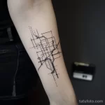 Фото тату про метро - Minimalist tattoo of a subway maps basic route struc bcc d ac cfad _1_2_3 - 080124 tatufoto.com 029