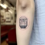 Фото тату про метро - Subtle tattoo of a subway trains headlights style bfeed bc ac ccefc _1_2_3 - 080124 tatufoto.com 049