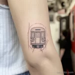 Фото тату про метро - Subtle tattoo of a subway trains headlights style c b cfc cdddfff _1_2_3 - 080124 tatufoto.com 053