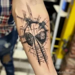 Фото тату про метро - Tattoo of a subways Mind the Gap warning in calligra cfa fdc a ce fdcad _1_2_3 - 080124 tatufoto.com 128