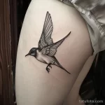Интимное тату на фото - Bird in flight tattoo on the upper thigh style ra ebbfa d c efcf _1_2 - 080224 tatufoto.com 049