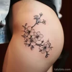 Интимное тату на фото - Cherry blossom tattoo on the side hip style raw d ad abbc - 080224 tatufoto.com 082