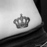Интимное тату на фото - Crown tattoo on the lower back style raw styliz e b af edbbb - 080224 tatufoto.com 118