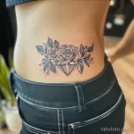 Интимное тату на фото - Diamond shaped tattoo near the pelvic area style fdabd ec c c eeefec _1 - 080224 tatufoto.com 199