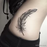 Интимное тату на фото - Feather tattoo along the hip line style raw sty bcd e be a cfe _1_2 - 080224 tatufoto.com 226