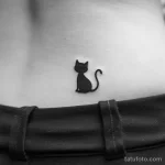 Интимное тату на фото - Minimalist cat silhouette tattoo on the lower back bea c b ad bdd - 080224 tatufoto.com 299