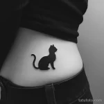 Интимное тату на фото - Minimalist cat silhouette tattoo on the lower back bea c b ad bdd _1 - 080224 tatufoto.com 300
