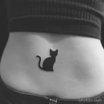 Интимное тату на фото - Minimalist cat silhouette tattoo on the lower back bea c b ad bdd _1_2 - 080224 tatufoto.com 301