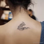 Интимное тату на фото - Minimalist wave tattoo near the bikini line style bfaf db e ffffd _1 - 080224 tatufoto.com 312
