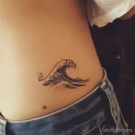 Интимное тату на фото - Minimalist wave tattoo near the bikini line style bfaf db e ffffd _1_2_3 - 080224 tatufoto.com 314