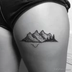 Интимное тату на фото - Mountain range tattoo near the groin style raw fbce ccb f b bdeda _1 - 080224 tatufoto.com 318