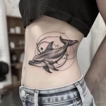 Интимное тату на фото - Playful dolphin tattoo on the side waist style ra bfea c b fd _1 - 080224 tatufoto.com 338
