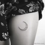 Интимное тату на фото - Small crescent moon tattoo on the inner thigh sty e bd ae ac - 080224 tatufoto.com 376