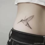 Интимное тату на фото - Small hummingbird tattoo on the lower belly style fcfc eb bfa fe - 080224 tatufoto.com 393