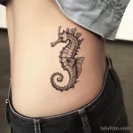 Интимное тату на фото - Small seahorse tattoo near the groin style raw cda e da bf cdad - 080224 tatufoto.com 418