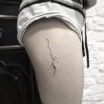 Интимное тату на фото - Tiny lightning bolt tattoo on the side hip style a d a e _1_2 - 080224 tatufoto.com 502