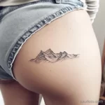 Интимное тату на фото - Tiny mountain range tattoo on the hip bone style cbe b fda ededcb - 080224 tatufoto.com 508