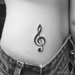 Интимное тату на фото - Tiny music clef tattoo near the pelvic area style e b acdcd - 080224 tatufoto.com 513