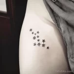 Интимное тату на фото - Tiny star cluster tattoo on the hip bone style ra fffe c a a ddf - 080224 tatufoto.com 521