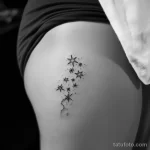 Интимное тату на фото - Tiny star cluster tattoo on the hip bone style ra fffe c a a ddf _1 - 080224 tatufoto.com 522