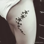 Интимное тату на фото - Tiny star cluster tattoo on the hip bone style ra fffe c a a ddf _1_2 - 080224 tatufoto.com 523