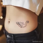 Интимное тату на фото - Tiny swan tattoo on the lower abdomen style raw cae bf f db ddbae - 080224 tatufoto.com 536
