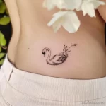 Интимное тату на фото - Tiny swan tattoo on the lower abdomen style raw cae bf f db ddbae _1 - 080224 tatufoto.com 537