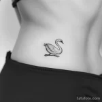 Интимное тату на фото - Tiny swan tattoo on the lower abdomen style raw cae bf f db ddbae _1_2_3 - 080224 tatufoto.com 539