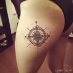 Интимное тату на фото - Vintage compass tattoo on the hip bone style raw affa a b be e _1 - 080224 tatufoto.com 548