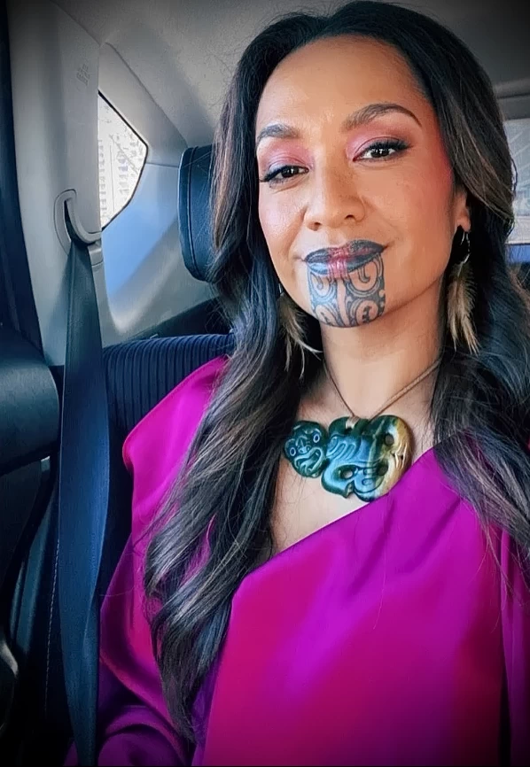 Первая женщина с татуировками маори на лице – ведущая новостей на телевидении - tatufoto.com 24022024 8