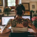 Татуировка и ее влияние на карьеру - A writer with literary themed tattoos on their shoul eab e faffa _1_2 - 140224 tatufoto.com 091