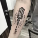 Татуировка про радио - Realistic example of a tattoo on a persons body depi ddb e baedd _1_2_3 - 130224 tatufoto.com 008