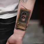 Татуировка про радио - Realistic example of a tattoo on a persons body feat dfe b de - 130224 tatufoto.com 032