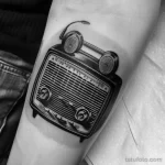 Татуировка про радио - Realistic example of a tattoo on a persons body feat dfe b de _1 - 130224 tatufoto.com 033