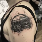 Татуировка про радио - Realistic example of a tattoo on a persons body with cbc e aa cc - 130224 tatufoto.com 073