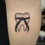 Татуировки с рисунком зуба или про стоматологию - TATTOO DRAWING of a tooth with a black belt symboliz ecdcb eb ff bd defbadb - 120224 tatufoto.com 136