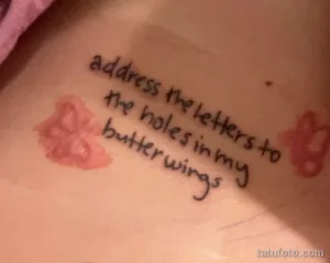 Фото тату с надписью 'address the letters to the holes in my butterflies' и акварельными изображениями бабочек на коже.