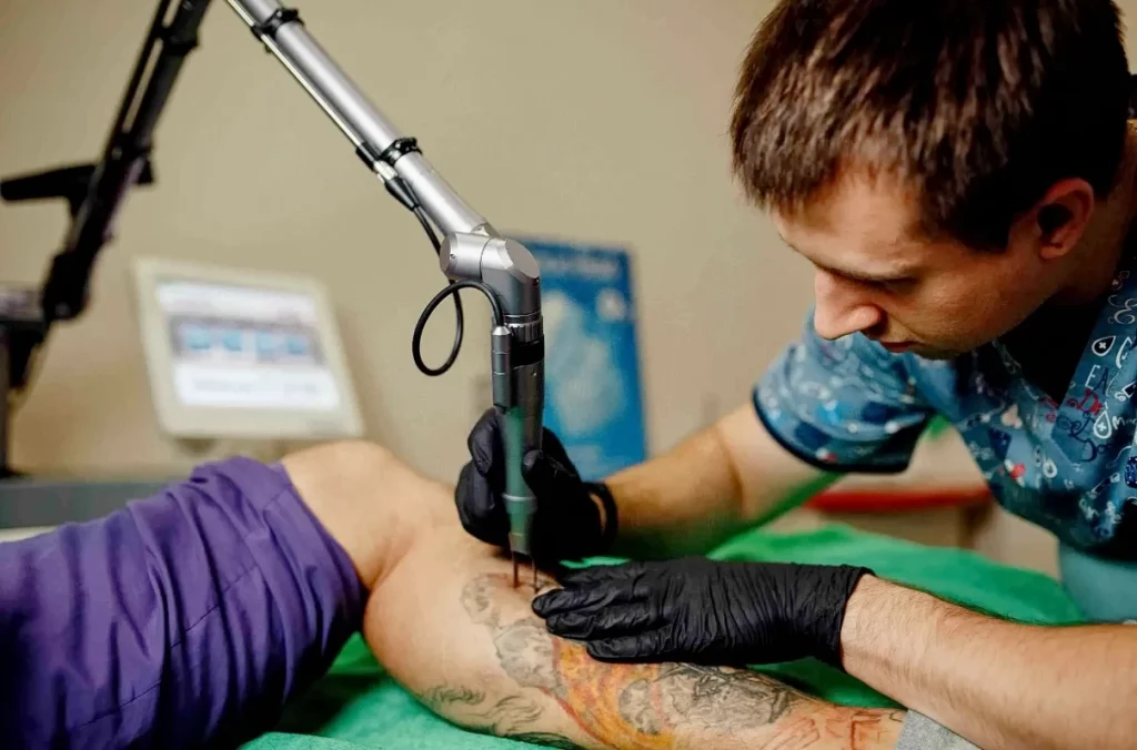 Как влияет татуировка на поиск работы 4 - 260824 tatufoto.com 04