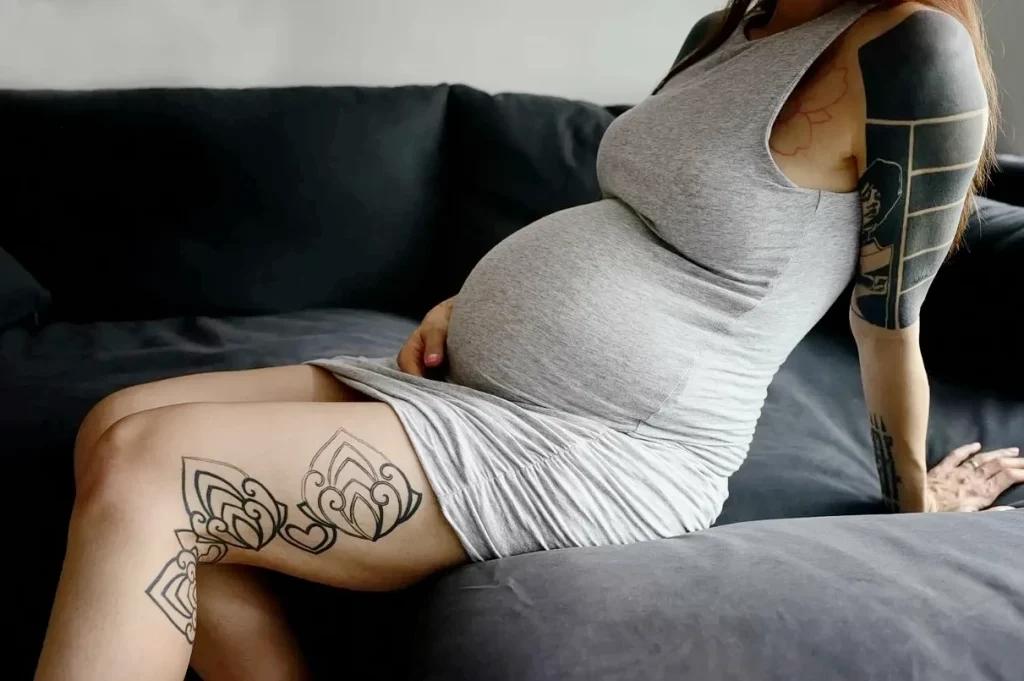 Можно ли делать татуировку во время беременности 1 - 270824 tatufoto.com 01