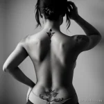 attractive model with a minimalist back tattoo posing with her back sl S1390344718 St40 G12 tatufoto.com 014