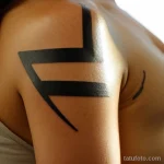 close-up of a woman’s tattoo on her shoulder, signs of age tatufoto.com 236