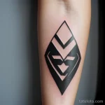 fine line arrow tattoo on a woman’s forearm, close-up, tatufoto.com 309